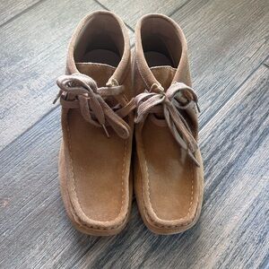 Women’s Lace-Up Suede Ankle Boots — Tan